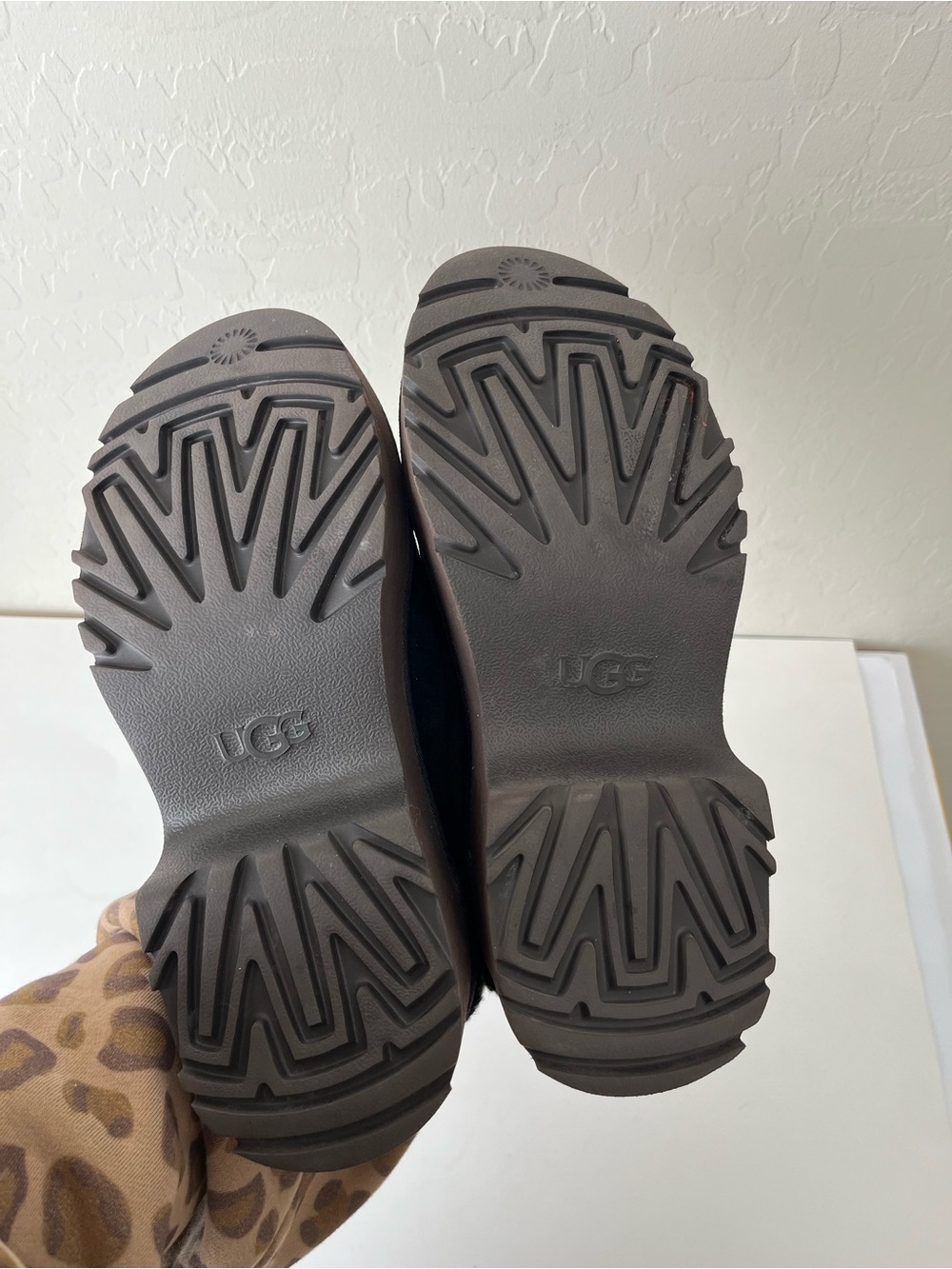 UGG New Heights Platform Cozy Clog Slippers Black Shearling Lined Women’s 9 - Picture 7 of 9